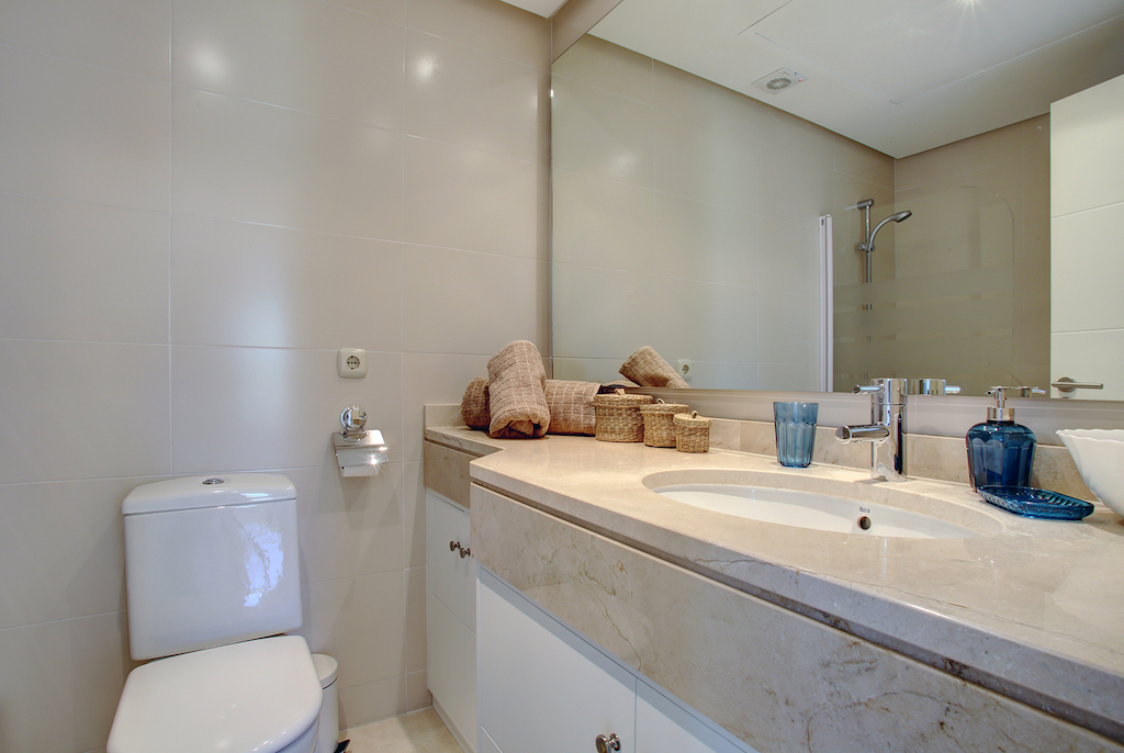 Image shows modern bathroom