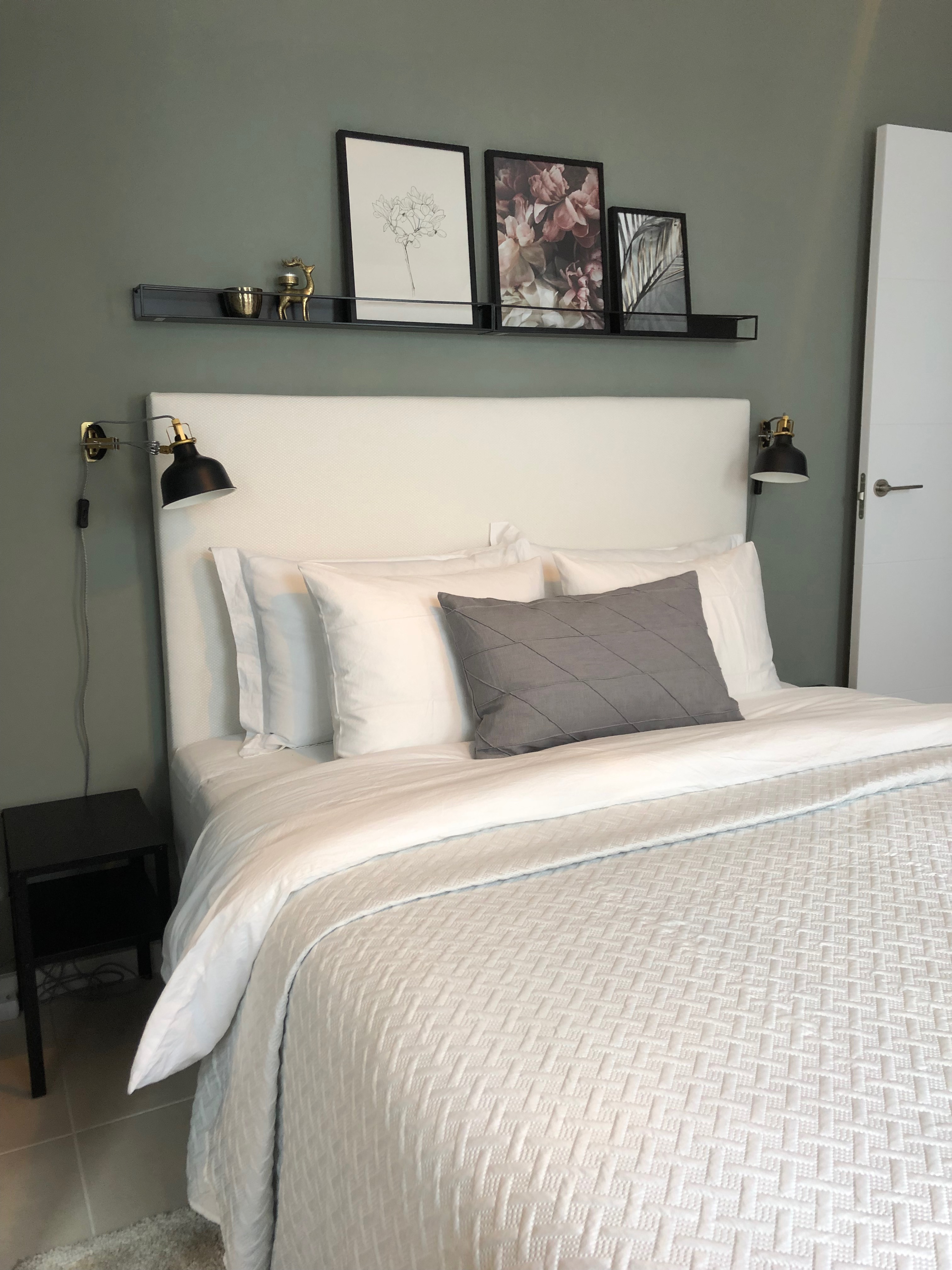 Luxury Penthouse Apartment in Estepona Casa de Gran Vista. Image shows large double bed