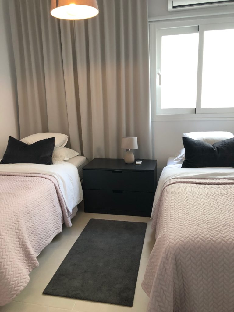 Luxury Penthouse Apartment in Estepona Casa de Gran Vista. Image shows 2 twin beds