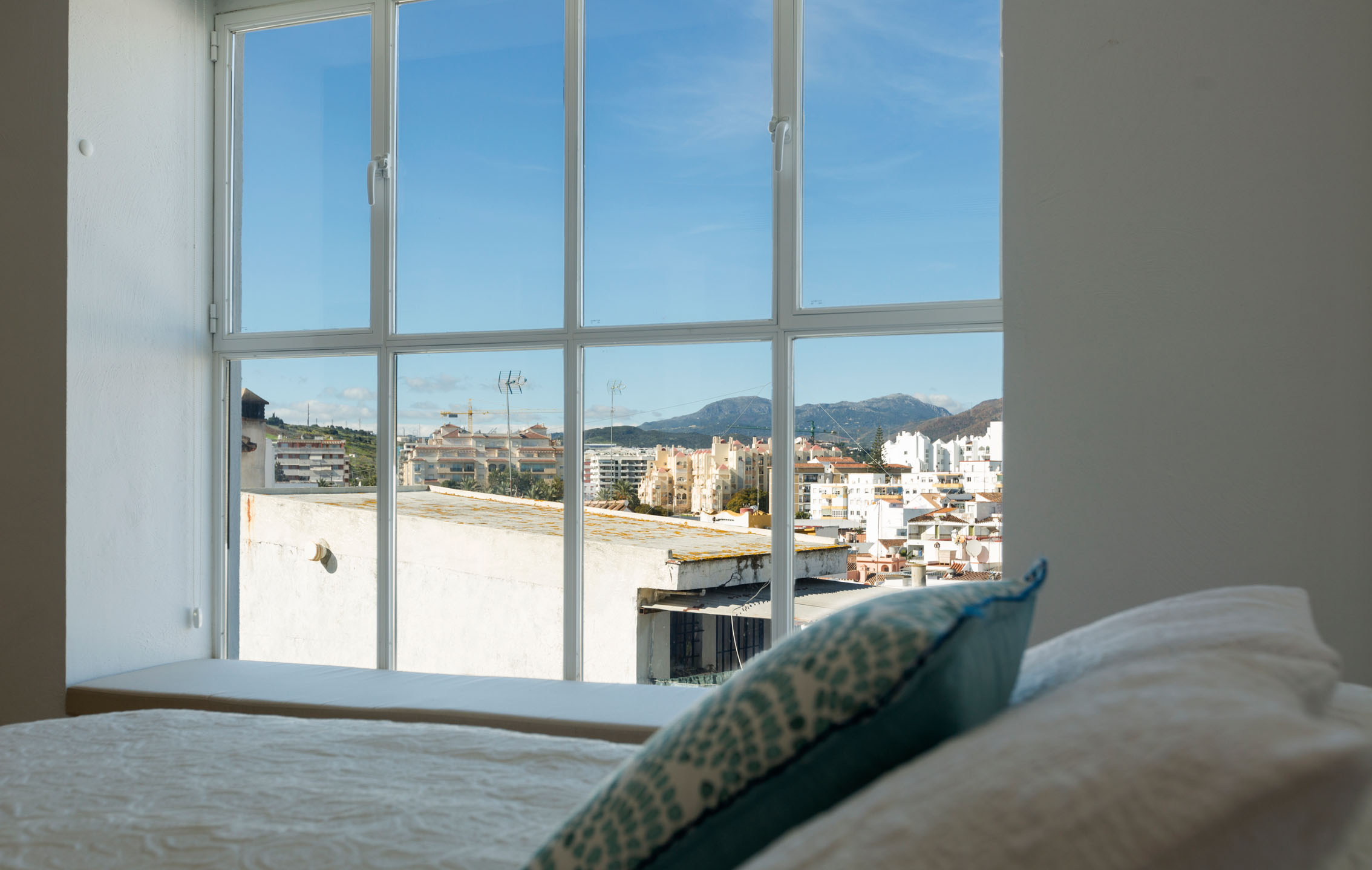 Casa de la Luz - Bedroom and view