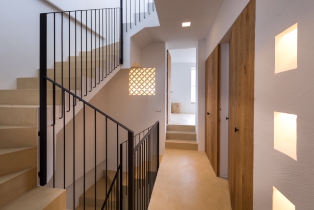 Casa de la Luz - Hallway and stairs